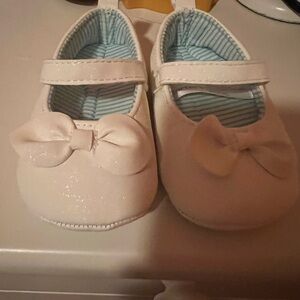 Carters white baby girl dress shoes size 6-9 M excellent condition